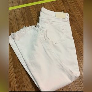 NWOT FRAYED BOTTOM JEANS